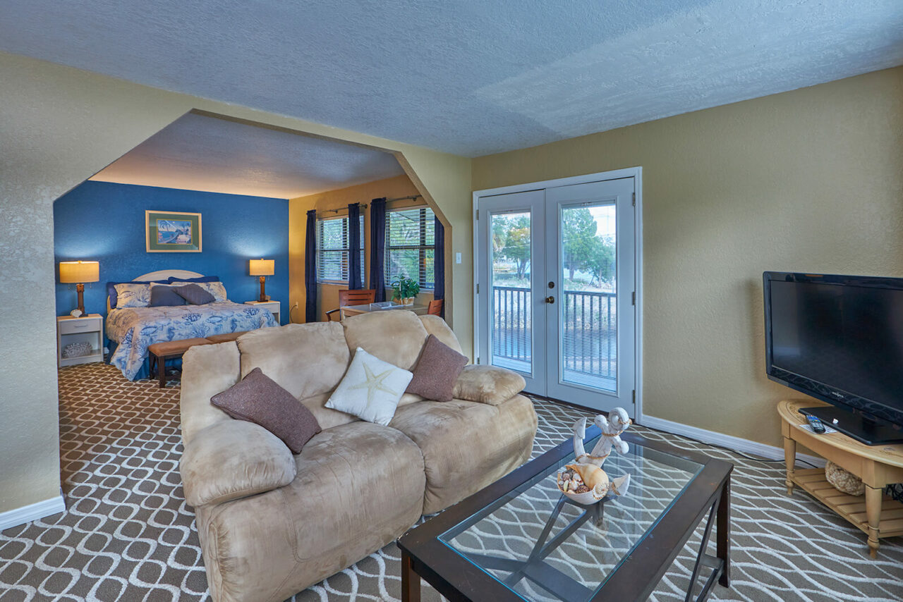 Fiddler’s Riverside Fiddlers Restaurant & Resort